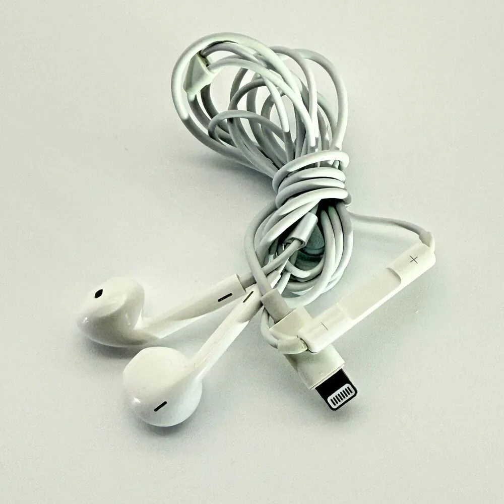Apple EarPods with Lightning Connector – Authentic